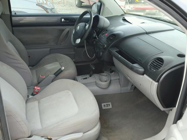 3VWBK31CX5M417236 - 2005 VOLKSWAGEN NEW BEETLE 灰色 照片 5