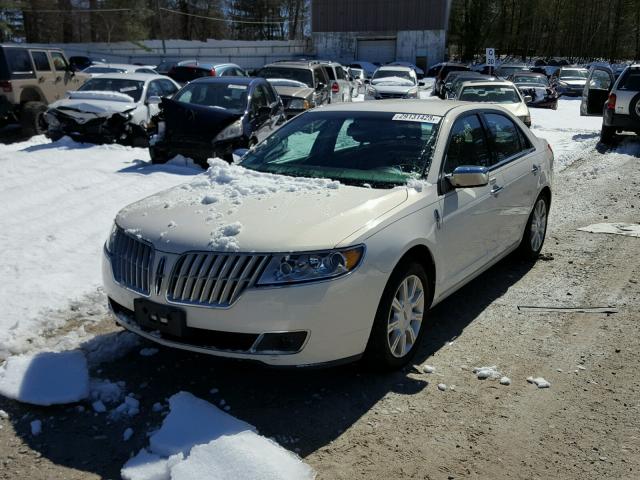 3LNHL2GC5CR800282 - 2012 LINCOLN MKZ WHITE photo 2