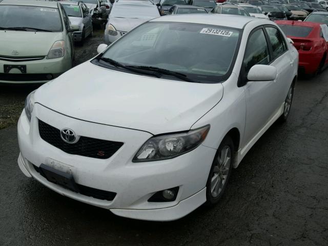 1NXBU4EEXAZ281528 - 2010 TOYOTA COROLLA BA WHITE photo 2