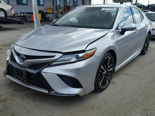 4T1B61HK3JU505541 - 2018 TOYOTA CAMRY XSE SILVER photo 2