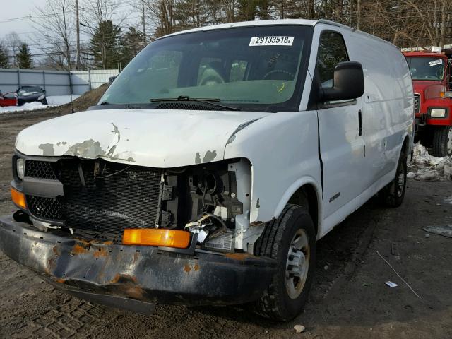 1GCGG25V761118656 - 2006 CHEVROLET EXPRESS G2 WHITE photo 2