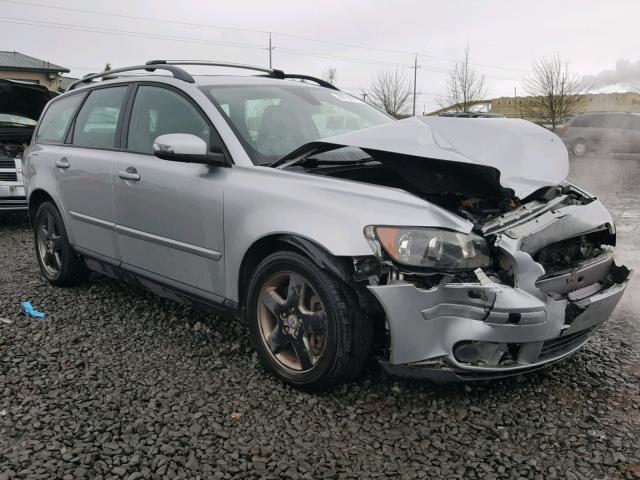 YV1MJ682X72319681 - 2007 VOLVO V50 T5 SILVER photo 1