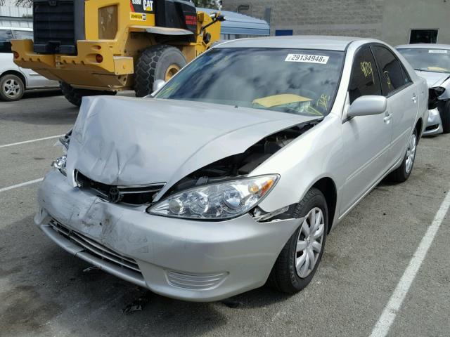 4T1BE32K85U574836 - 2005 TOYOTA CAMRY LE SILVER photo 2