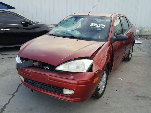 1FAFP3435YW123190 - 2000 FORD FOCUS SE RED photo 2