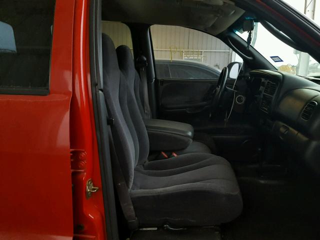 1B7GG2AN6YS793532 - 2000 DODGE DAKOTA QUA RED photo 5