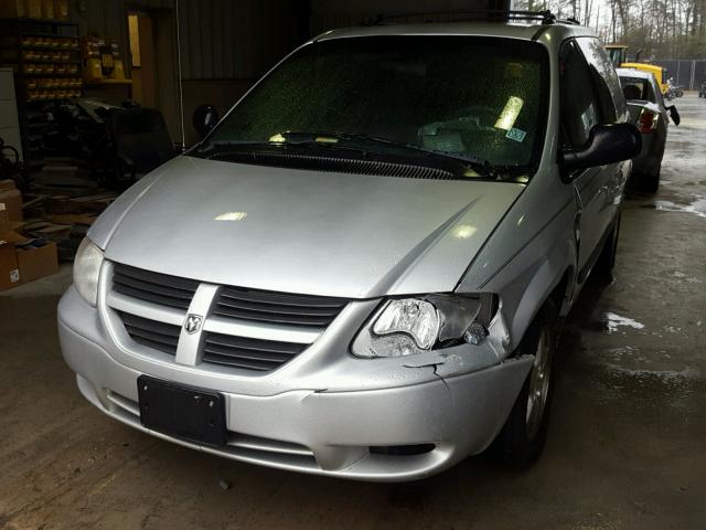 1D4GP45R25B100639 - 2005 DODGE CARAVAN SX SILVER photo 2