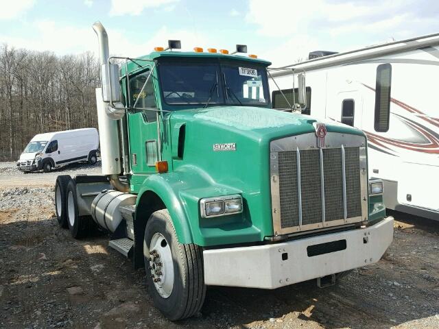 1XKDDU9X32J884790 - 2002 KENWORTH CONSTRUCTI GREEN photo 1