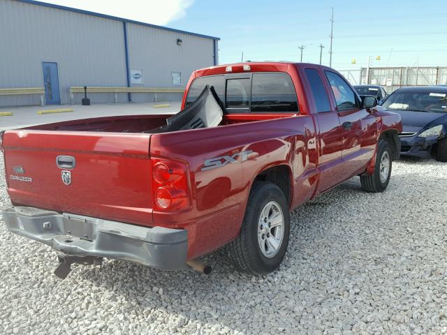 1D7HE32K28S553906 - 2008 DODGE DAKOTA SXT RED photo 4