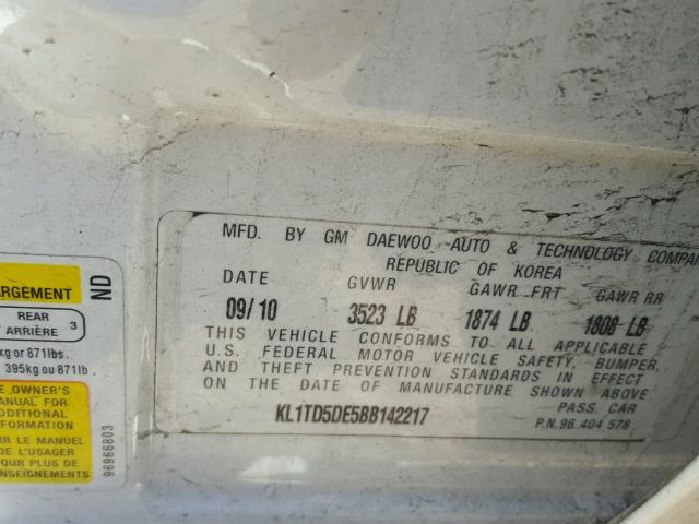 KL1TD5DE5BB142217 - 2011 CHEVROLET AVEO LS WHITE photo 10