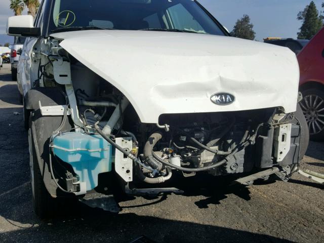 KNDJT2A5XC7476463 - 2012 KIA SOUL WHITE photo 9