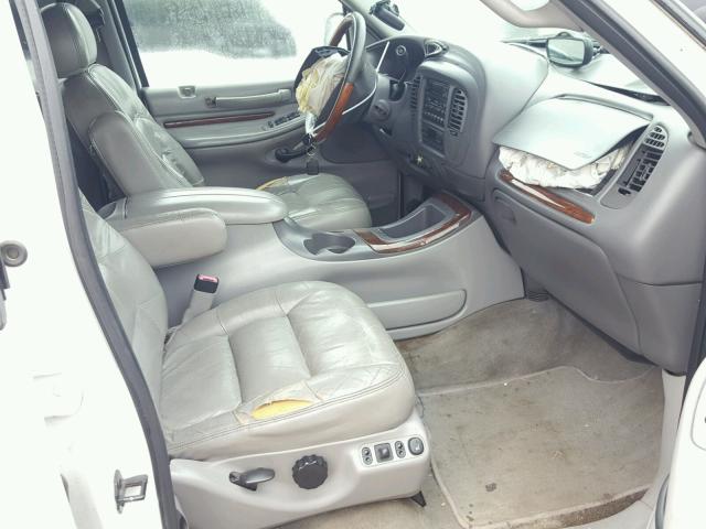 5LMRU27L4XLJ15791 - 1999 LINCOLN NAVIGATOR თეთრი ფოტო 5