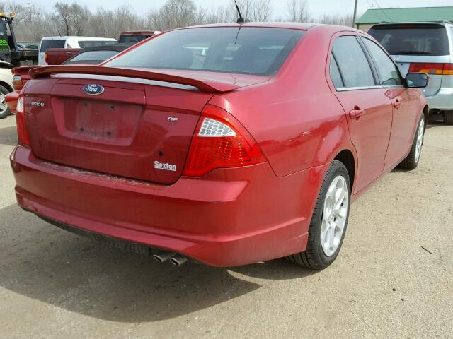 3FAHP0HAXBR119971 - 2011 FORD FUSION SE RED photo 4