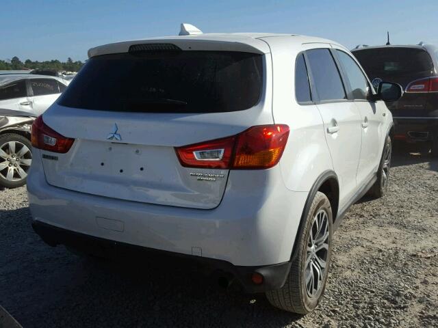 JA4AP3AU8HZ003829 - 2017 MITSUBISHI OUTLANDER WHITE photo 4