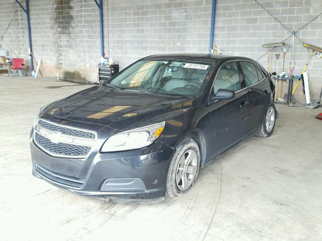 1G11B5SA0DF341136 - 2013 CHEVROLET MALIBU LS ნაცრისფერი ფოტო 2