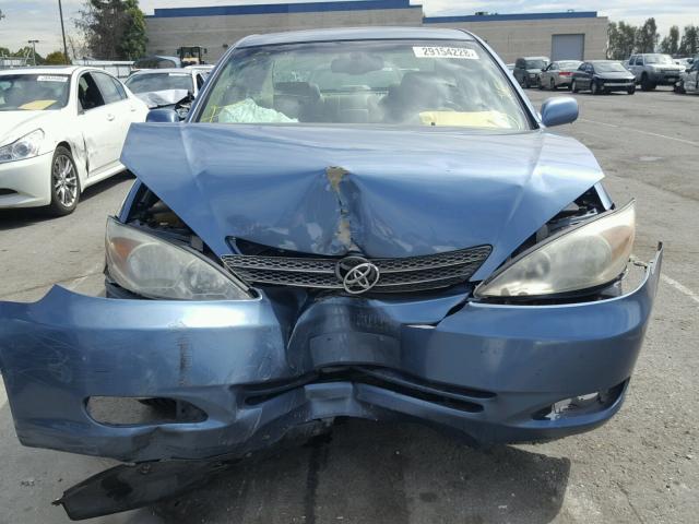 JTDBF30K420004484 - 2002 TOYOTA CAMRY LE BLUE photo 9