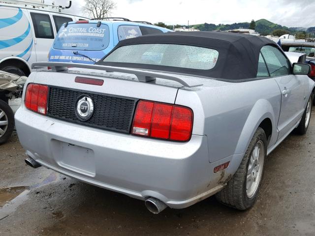 1ZVHT85H075311915 - 2007 FORD MUSTANG GT SILVER photo 4