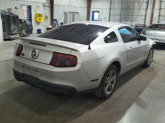 1ZVBP8AN7A5136401 - 2010 FORD MUSTANG SILVER photo 4