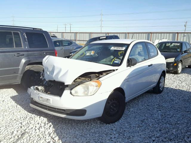 KMHCM36C29U111753 - 2009 HYUNDAI ACCENT GS WHITE photo 2