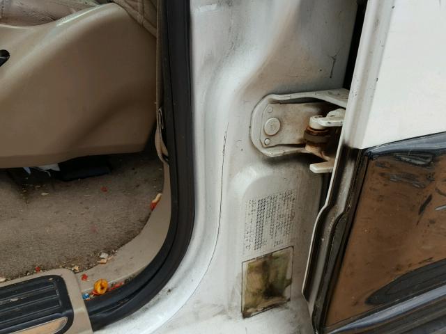 5LMEU27R32LJ07242 - 2002 LINCOLN NAVIGATOR თეთრი ფოტო 10