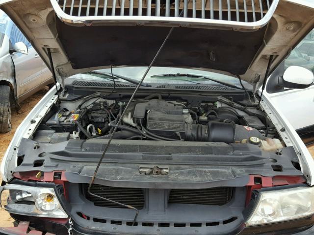 5LMEU27R32LJ07242 - 2002 LINCOLN NAVIGATOR თეთრი ფოტო 7