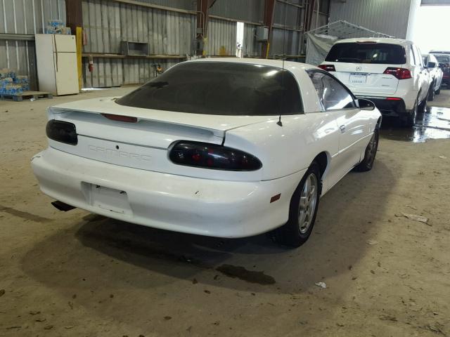 2G1FP22K0V2120119 - 1997 CHEVROLET CAMARO BAS WHITE photo 4