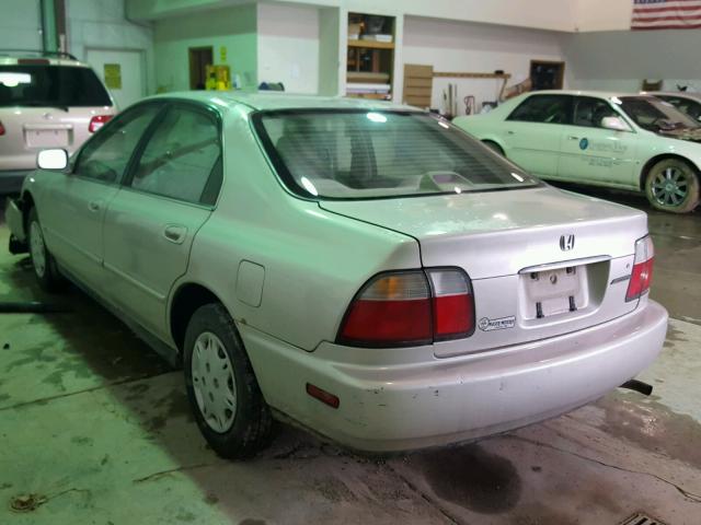 1HGCD5693TA212654 - 1996 HONDA ACCORD VAL SILVER photo 3