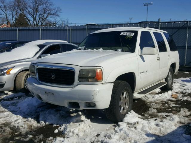 1GYEK13R8YR105497 - 2000 CADILLAC ESCALADE WHITE photo 2