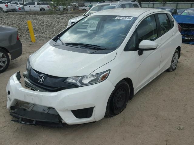 3HGGK5G55FM738939 - 2015 HONDA FIT LX WHITE photo 2