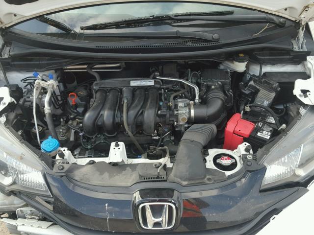 3HGGK5G55FM738939 - 2015 HONDA FIT LX WHITE photo 7