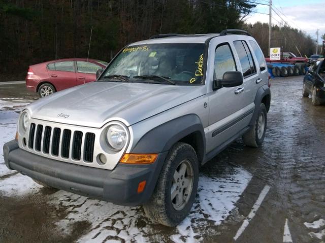 1J4GL48K65W622667 - 2005 JEEP LIBERTY SP SILVER photo 2