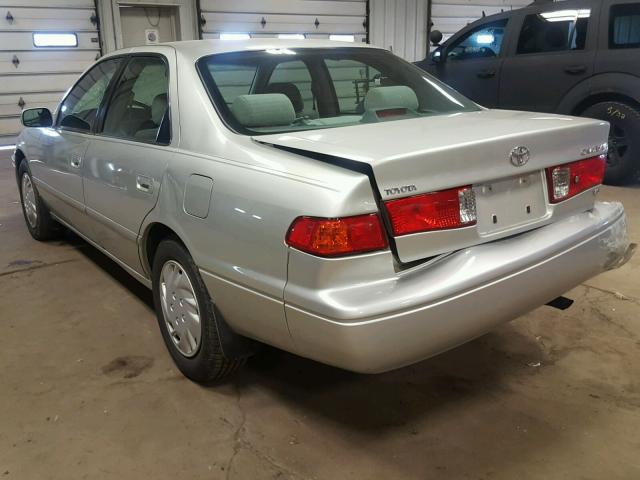 JT2BF22K110334033 - 2001 TOYOTA CAMRY CE SILVER photo 3