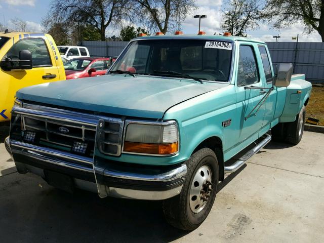 1FTJX35G3SKA55881 - 1995 FORD F350 GREEN photo 2