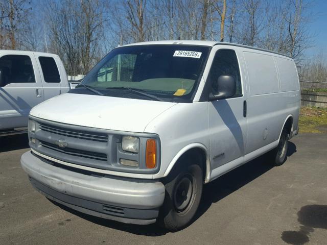 1GCFG25W111132369 - 2001 CHEVROLET EXPRESS G2 WHITE photo 2