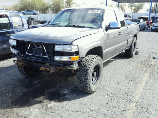 2GCEC19T7Y1181341 - 2000 CHEVROLET SILVERADO GRAY photo 2