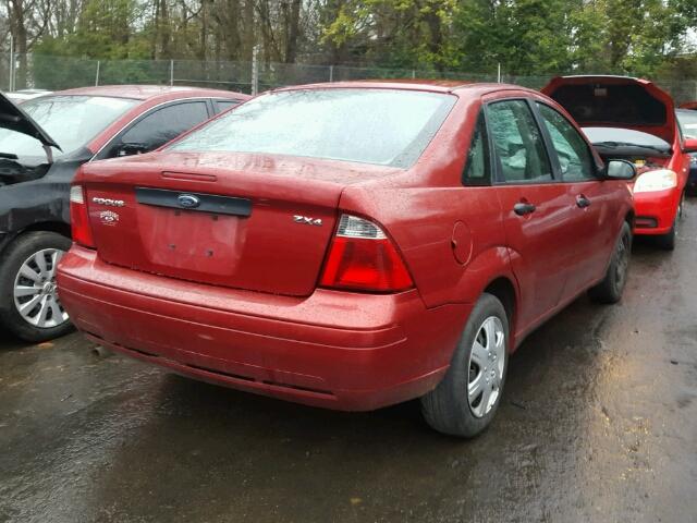 1FAFP34N85W204228 - 2005 FORD FOCUS ZX4 RED photo 4