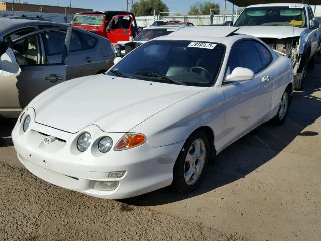 KMHJG35F11U221949 - 2001 HYUNDAI TIBURON WHITE photo 2