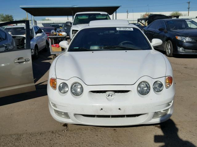 KMHJG35F11U221949 - 2001 HYUNDAI TIBURON WHITE photo 9