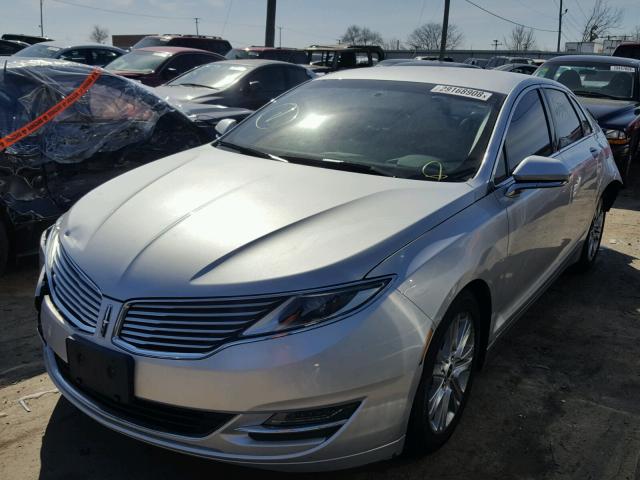 3LN6L2G90ER820034 - 2014 LINCOLN MKZ SILVER photo 2