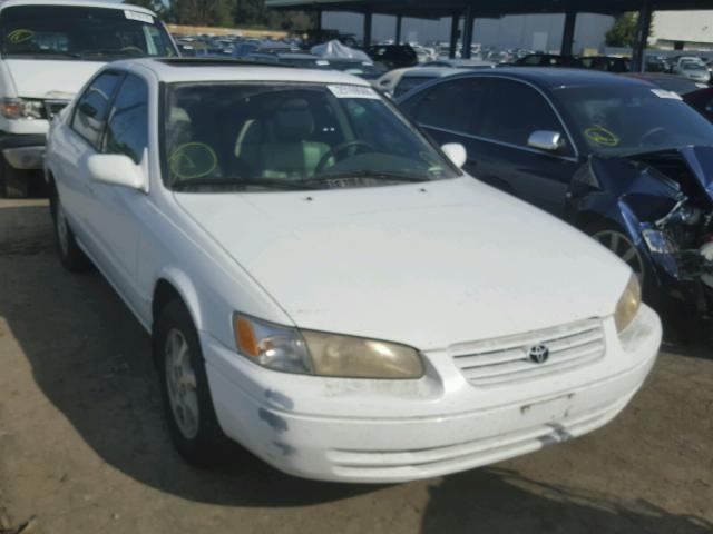 JT2BF22K2X0176584 - 1999 TOYOTA CAMRY LE WHITE photo 1