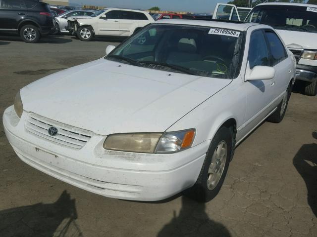 JT2BF22K2X0176584 - 1999 TOYOTA CAMRY LE WHITE photo 2