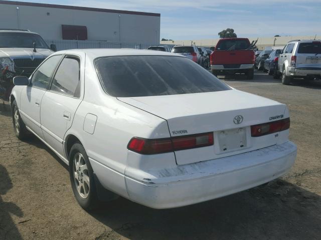 JT2BF22K2X0176584 - 1999 TOYOTA CAMRY LE WHITE photo 3