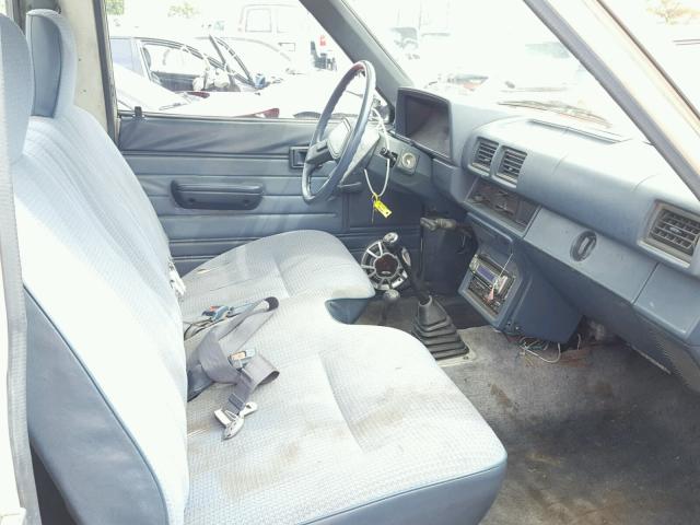 JT4RN63A8J0231570 - 1988 TOYOTA PICKUP RN6 WHITE photo 5