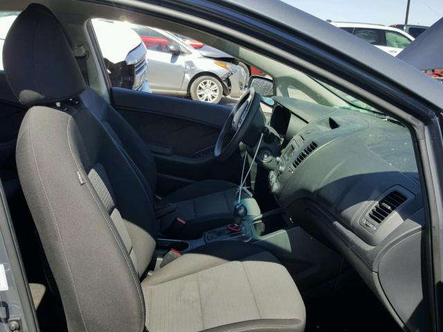 KNAFX4A65F5434228 - 2015 KIA FORTE LX GRAY photo 5