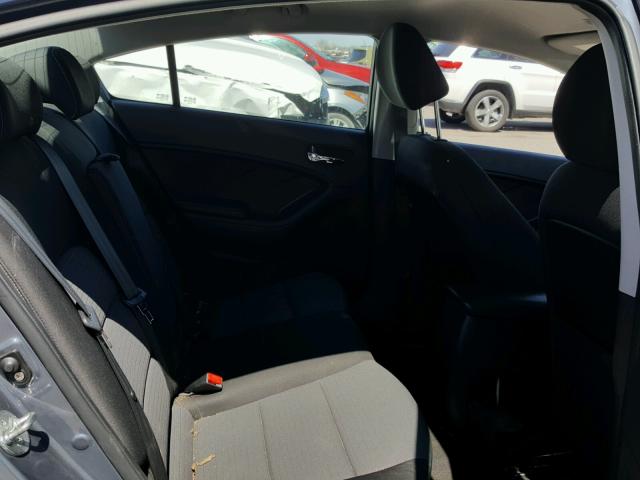 KNAFX4A65F5434228 - 2015 KIA FORTE LX GRAY photo 6