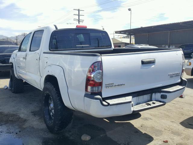 3TMJU62N29M087091 - 2009 TOYOTA TACOMA DOU WHITE photo 3