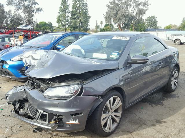 WVWFW8AH4DV002564 - 2013 VOLKSWAGEN EOS LUX Серый фото 2