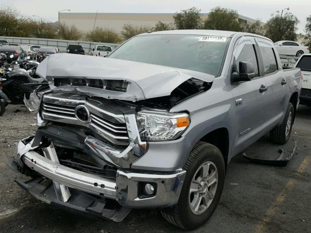 5TFEW5F16HX225169 - 2017 TOYOTA TUNDRA CRE SILVER photo 2