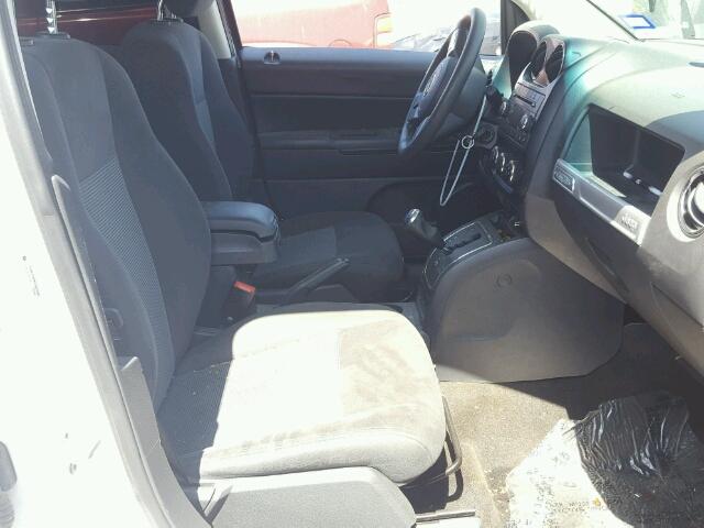 1C4NJCBAXGD567541 - 2016 JEEP COMPASS SP WHITE photo 5