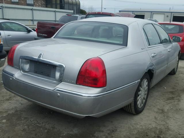 1LNHM81W24Y619534 - 2004 LINCOLN TOWN CAR E SILVER photo 4