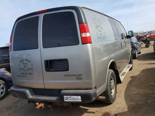 1GCGG25V541125876 - 2004 CHEVROLET EXPRESS G2 SILVER photo 4